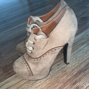Light brown suede heels with shoelaces